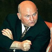Лужков отдыхал в Австрии, а в Москве обсуждалась его возможная отставка