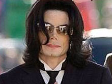 У Майкла Джексона требуют 44 миллиона долларов
