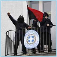 Демонстранты напали на греческое посольство в Лондоне