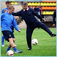 Гус Хиддинк остается во главе футбольной сборной России