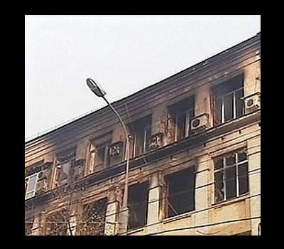 Московская милиция расследует поджог столичного института (фото 1 из 4)