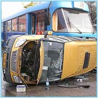 В результате столкновения трамвая с маршруткой в Петербурге пострадали шесть человек